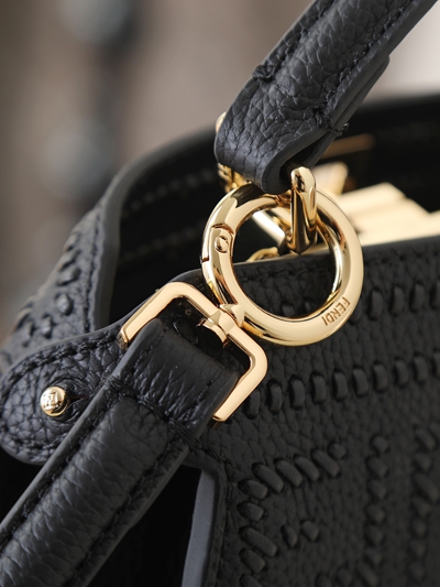 フェンディバッグ側面デザイン